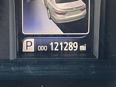 Used 2017 Toyota Camry LE w/ Moonroof Package FWD image 14