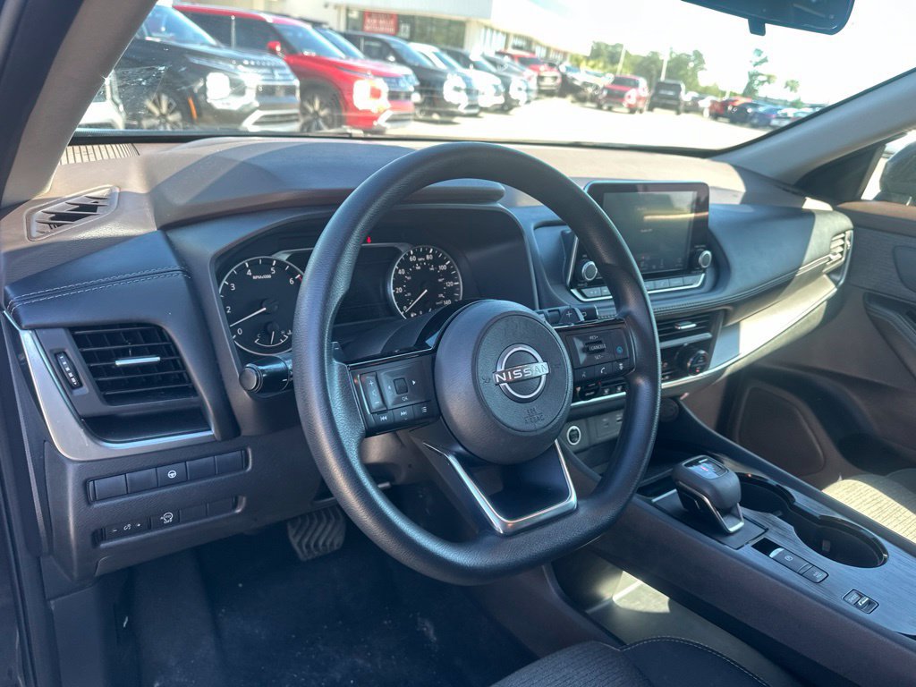 Used 2023 Nissan Rogue SV FWD image 13
