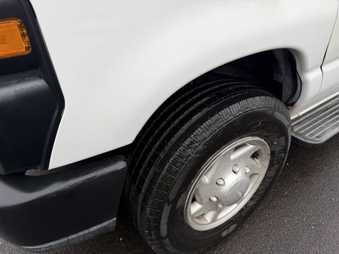 Used 2010 Ford E-350 and Econoline 350 XLT image 13