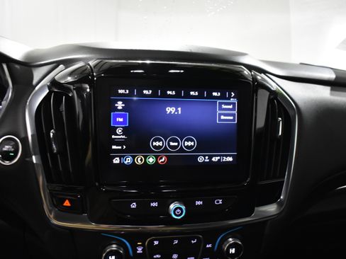 Used 2022 Chevrolet Traverse LT image 21