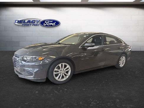 Used 2017 Chevrolet Malibu LT FWD image 2
