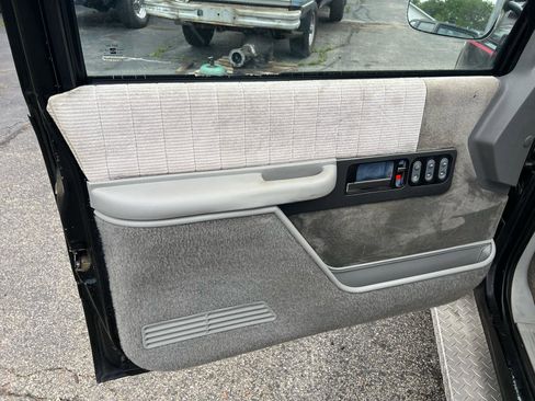 Used 1992 GMC Sierra 1500 4x4 Extended Cab image 9