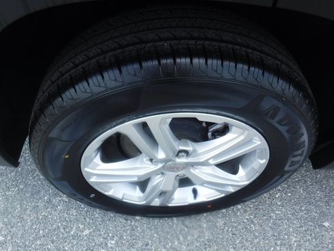 Used 2022 GMC Terrain SLE w/ LPO, Floor Liner Package FWD image 4
