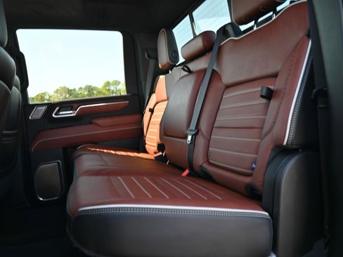 Used 2025 GMC Sierra 2500 Denali Ultimate image 30