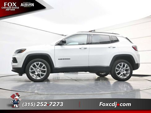 Used 2023 Jeep Compass Latitude AWD/4WD image 22