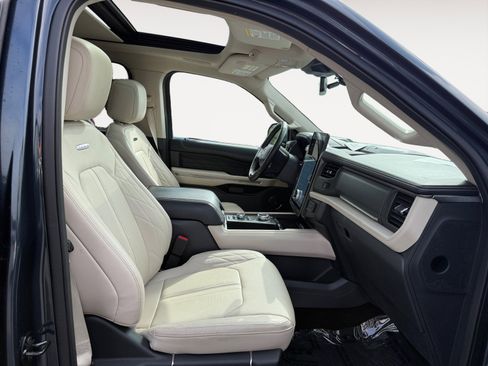 Used 2022 Ford Expedition Platinum AWD/4WD image 19