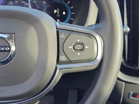 Used 2025 Volvo XC60 B5 Core image 16