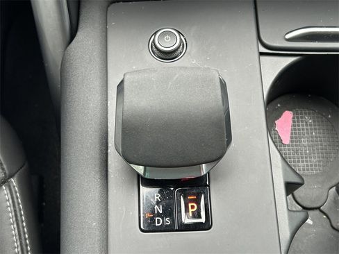 Used 2024 Land Rover Discovery Dynamic SE image 39