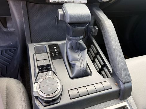 Used 2025 Toyota Tacoma SR5 AWD/4WD image 20