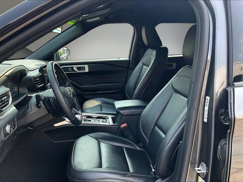 Used 2020 Ford Explorer XLT w/ Equipment Group 202A AWD/4WD image 21