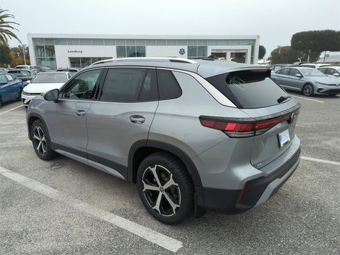 New 2026 Volkswagen Tiguan SE image 9