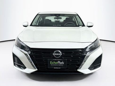 Used 2023 Nissan Altima 2.5 SV FWD image 2