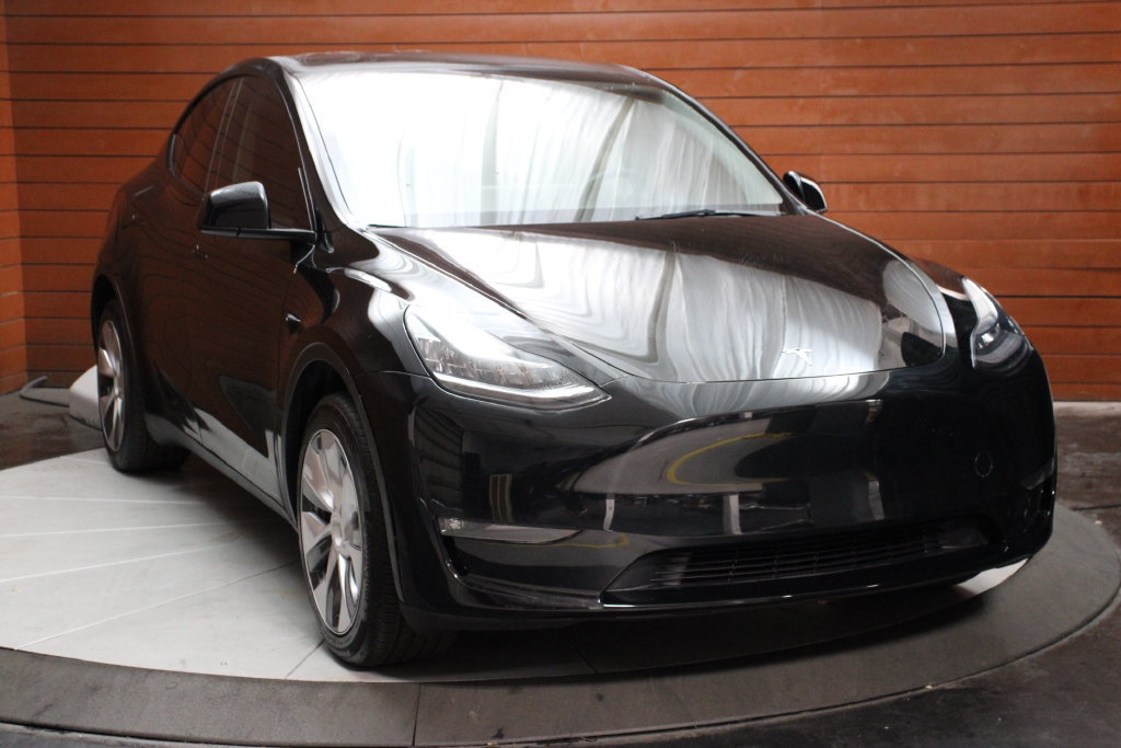 Used 2023 Tesla Model Y Long Range AWD/4WD image 23