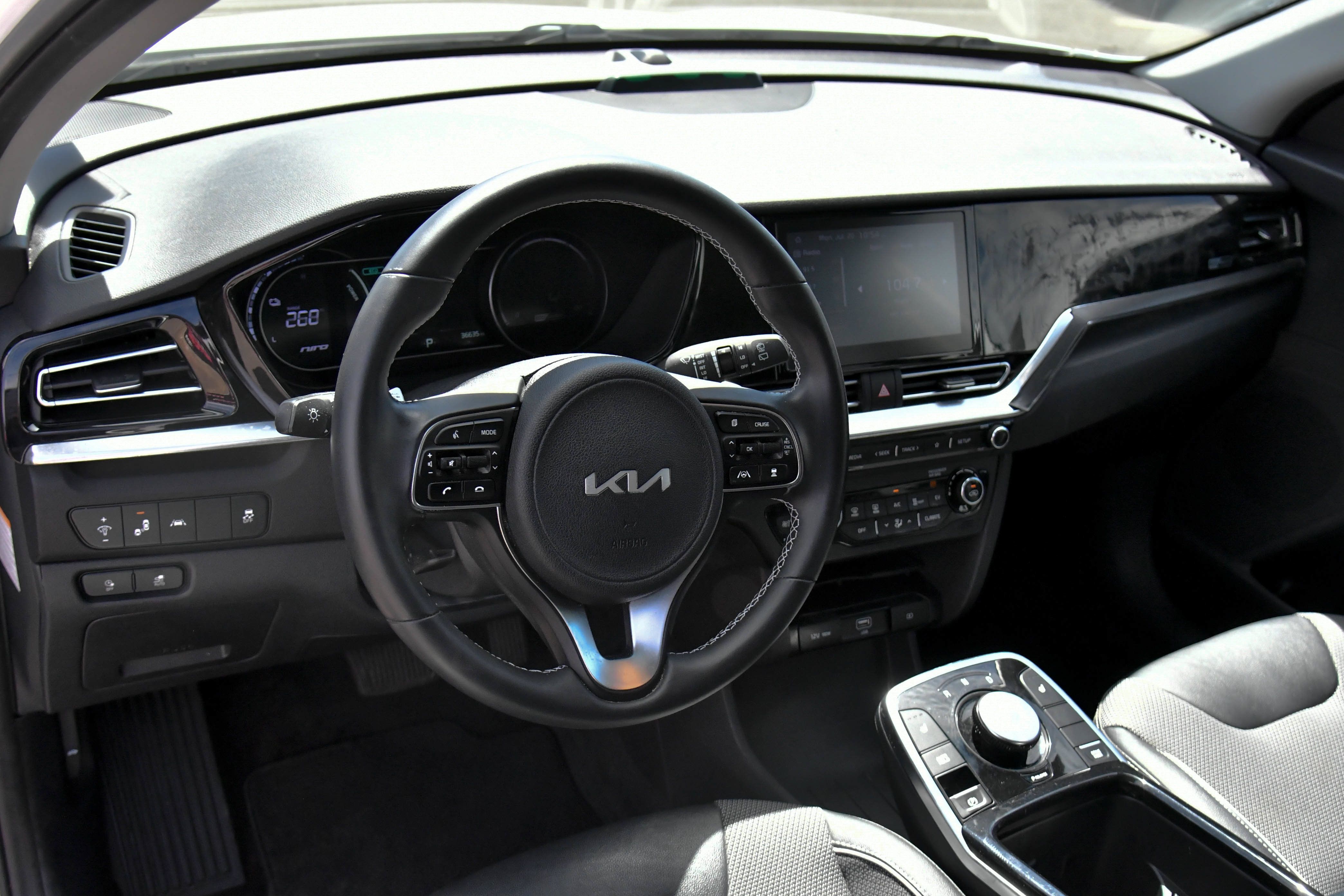 Used 2022 Kia Niro EX FWD image 16