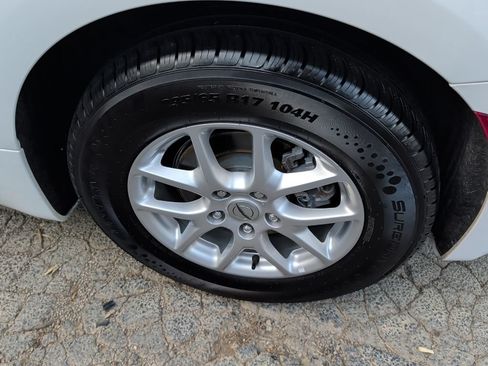 Used 2024 Chrysler Pacifica Touring-L FWD image 6