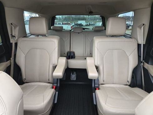Used 2022 Ford Expedition Limited image 28
