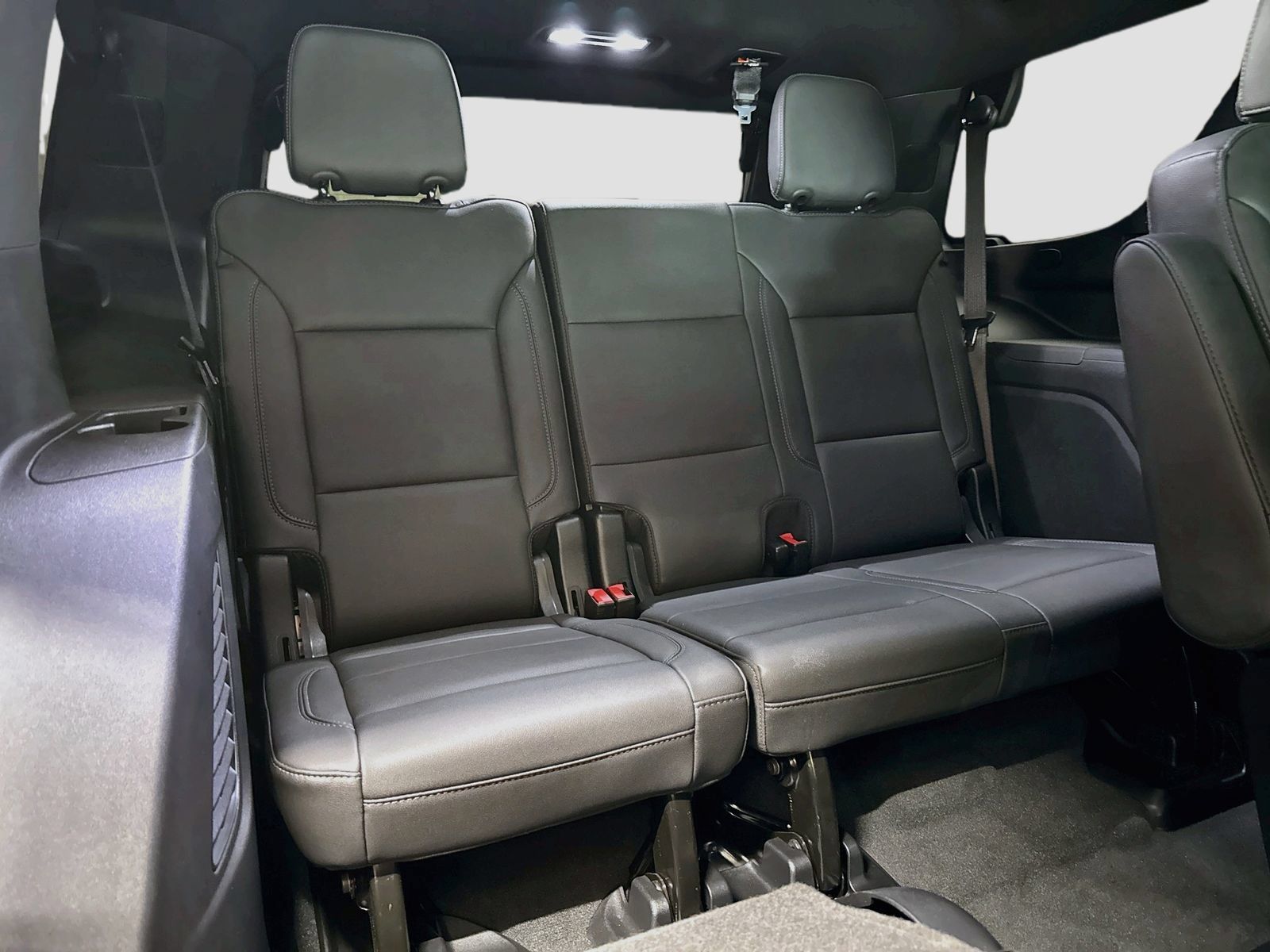 Used 2025 Chevrolet Tahoe Z71 w/ Z71 Off-Road Package AWD/4WD image 32