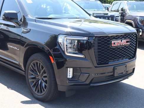 Used 2023 GMC Yukon XL Denali AWD/4WD image 3