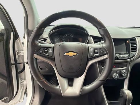 Used 2020 Chevrolet Trax LT w/ LT Convenience Package FWD image 10