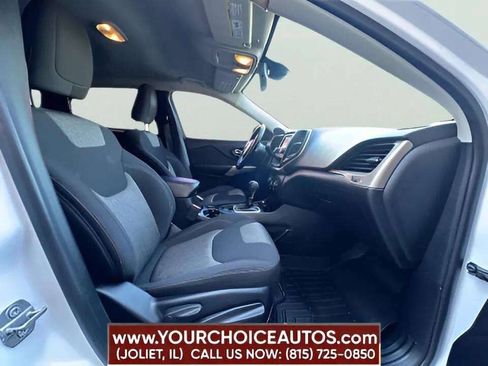 Used 2017 Jeep Cherokee Sport AWD/4WD image 23