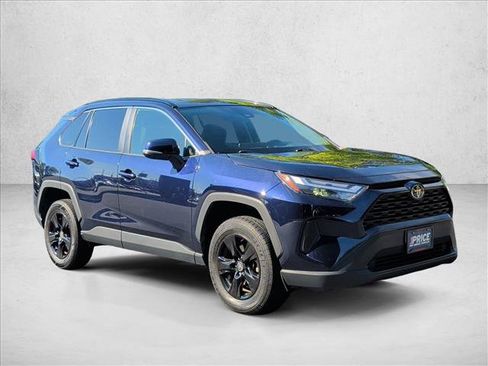 Used 2022 Toyota RAV4 XLE AWD/4WD image 3