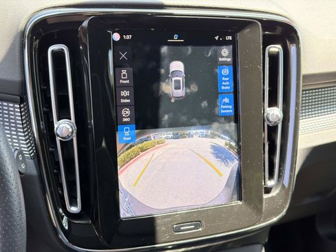 Used 2021 Volvo XC40 P8 Recharge AWD/4WD image 13
