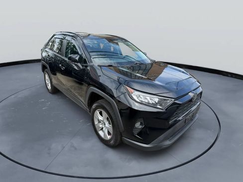 Used 2021 Toyota RAV4 XLE AWD/4WD image 8