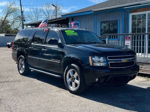 Used 2008 Chevrolet Suburban LT w/ LT Preferred Equipment Group RWD image 4