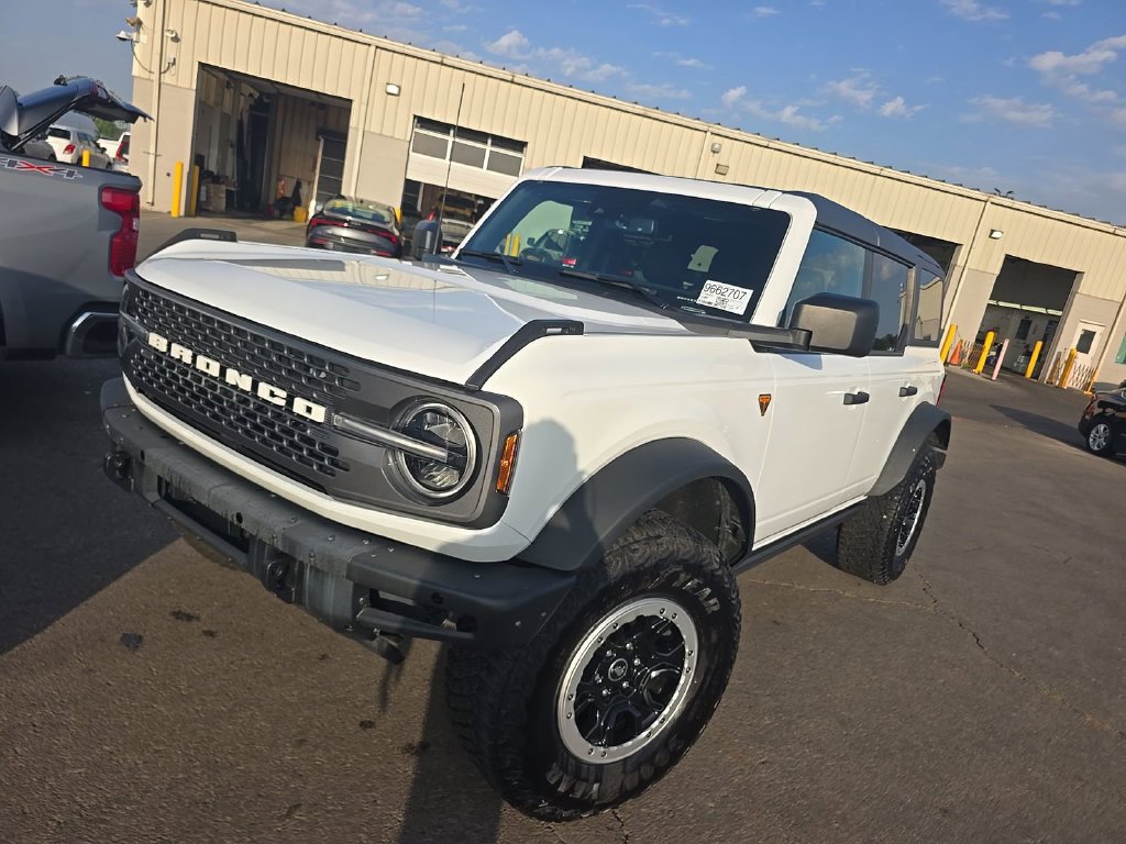 Used 2024 Ford Bronco Badlands w/ Sasquatch Package AWD/4WD image 2