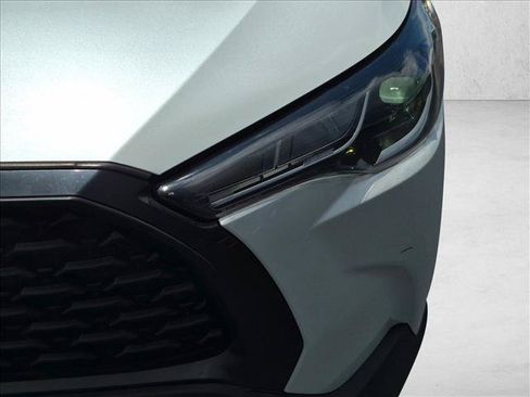 Used 2024 Toyota Corolla Cross LE FWD image 9