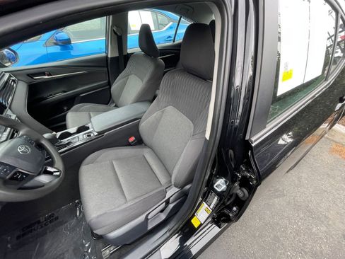 Used 2025 Toyota Camry LE image 37