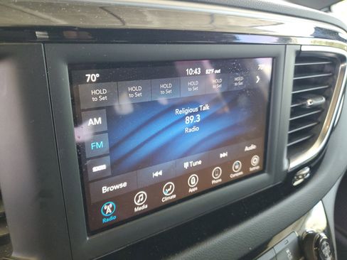 Used 2019 Chrysler Pacifica Touring Plus w/ S Appearance Package FWD image 25