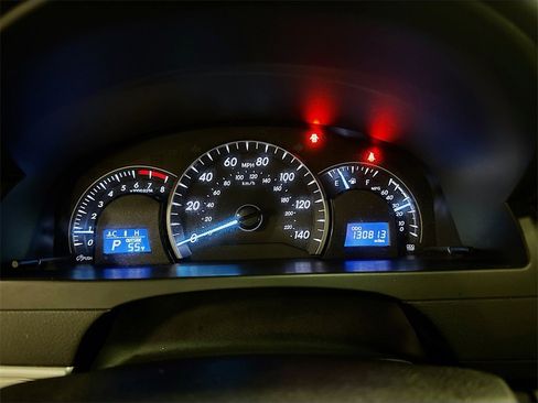 Used 2012 Toyota Camry LE image 14