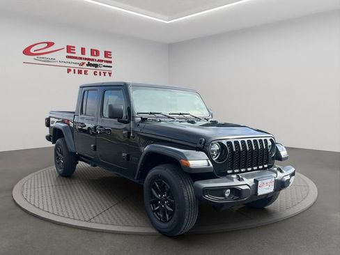 Used 2022 Jeep Gladiator Sport AWD/4WD image 9