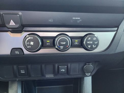 Used 2020 Toyota Tacoma SR image 26