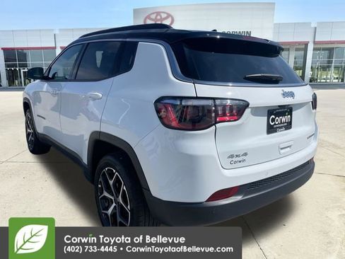 Used 2025 Jeep Compass Limited AWD/4WD image 3