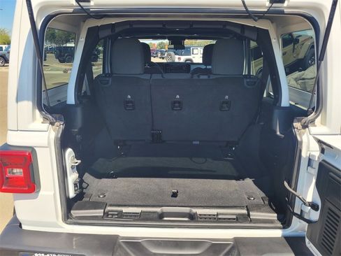 Used 2024 Jeep Wrangler Sahara image 10