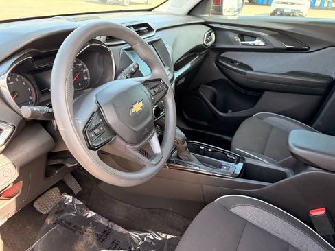 Used 2023 Chevrolet TrailBlazer LT FWD image 16