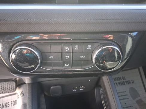 Used 2025 Chevrolet TrailBlazer LT AWD/4WD image 12
