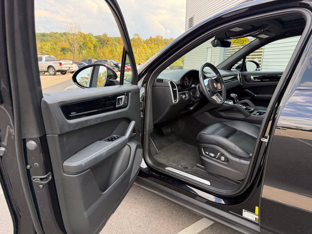 Used 2021 Porsche Cayenne AWD/4WD image 26