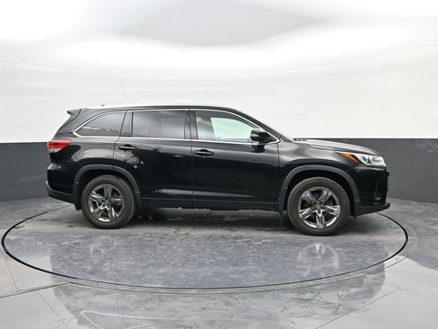 Used 2018 Toyota Highlander Limited Platinum image 9