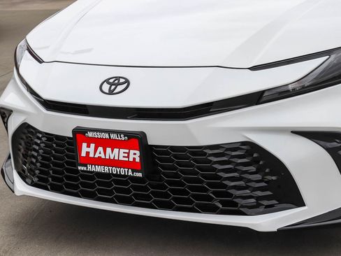 New 2026 Toyota Camry Hybrid FWD image 10