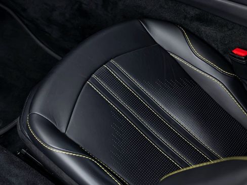 Used 2023 Aston Martin V8 Vantage Roadster image 16