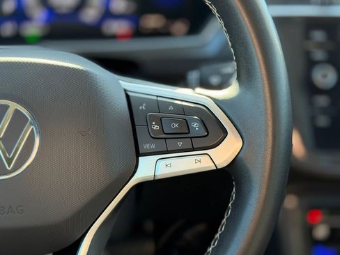 Used 2022 Volkswagen Tiguan SE image 13