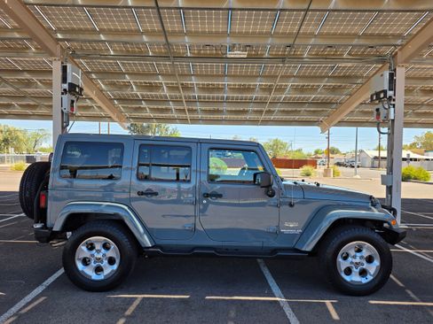 Used 2014 Jeep Wrangler Unlimited Sahara w/ Connectivity Group AWD/4WD image 6