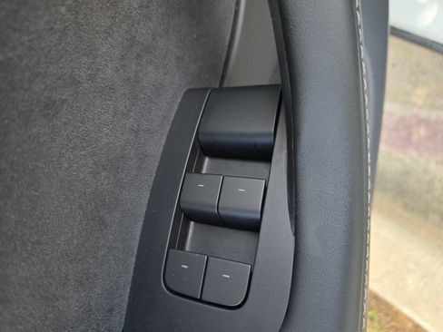 Used 2023 Tesla Model Y Performance AWD/4WD image 27