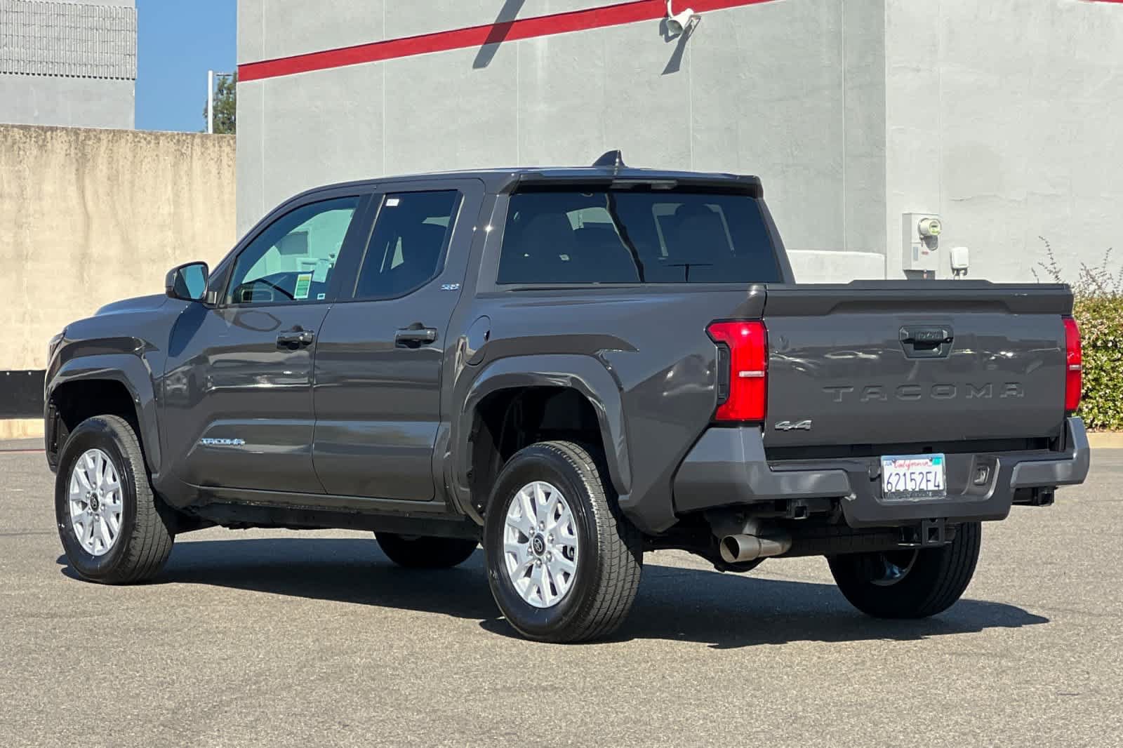 Used 2025 Toyota Tacoma SR5 AWD/4WD image 7