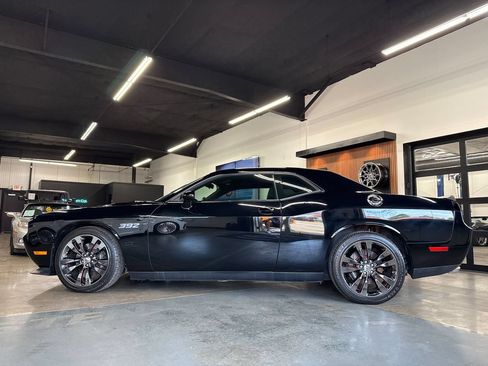 Used 2014 Dodge Challenger SRT8 Core RWD image 4