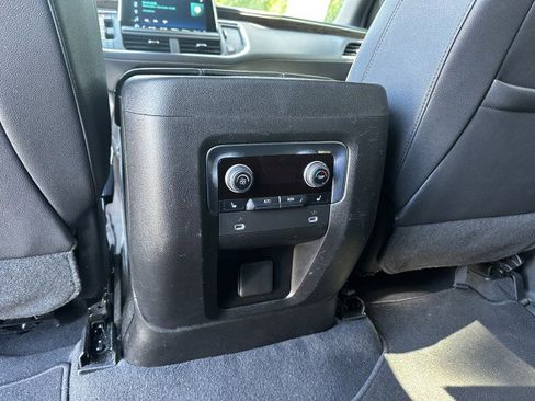 Used 2023 Chevrolet Suburban Premier RWD image 21
