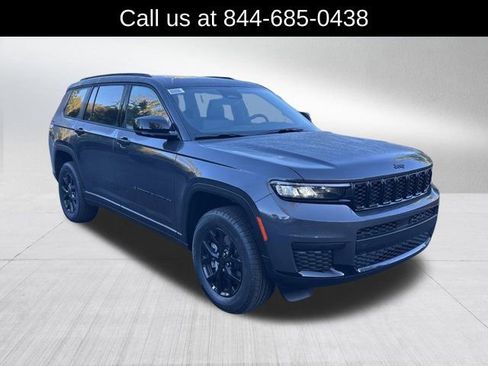 New 2025 Jeep Grand Cherokee L Altitude image 3